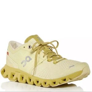 On Women's Cloud X Low Top Running Sneakers size 7